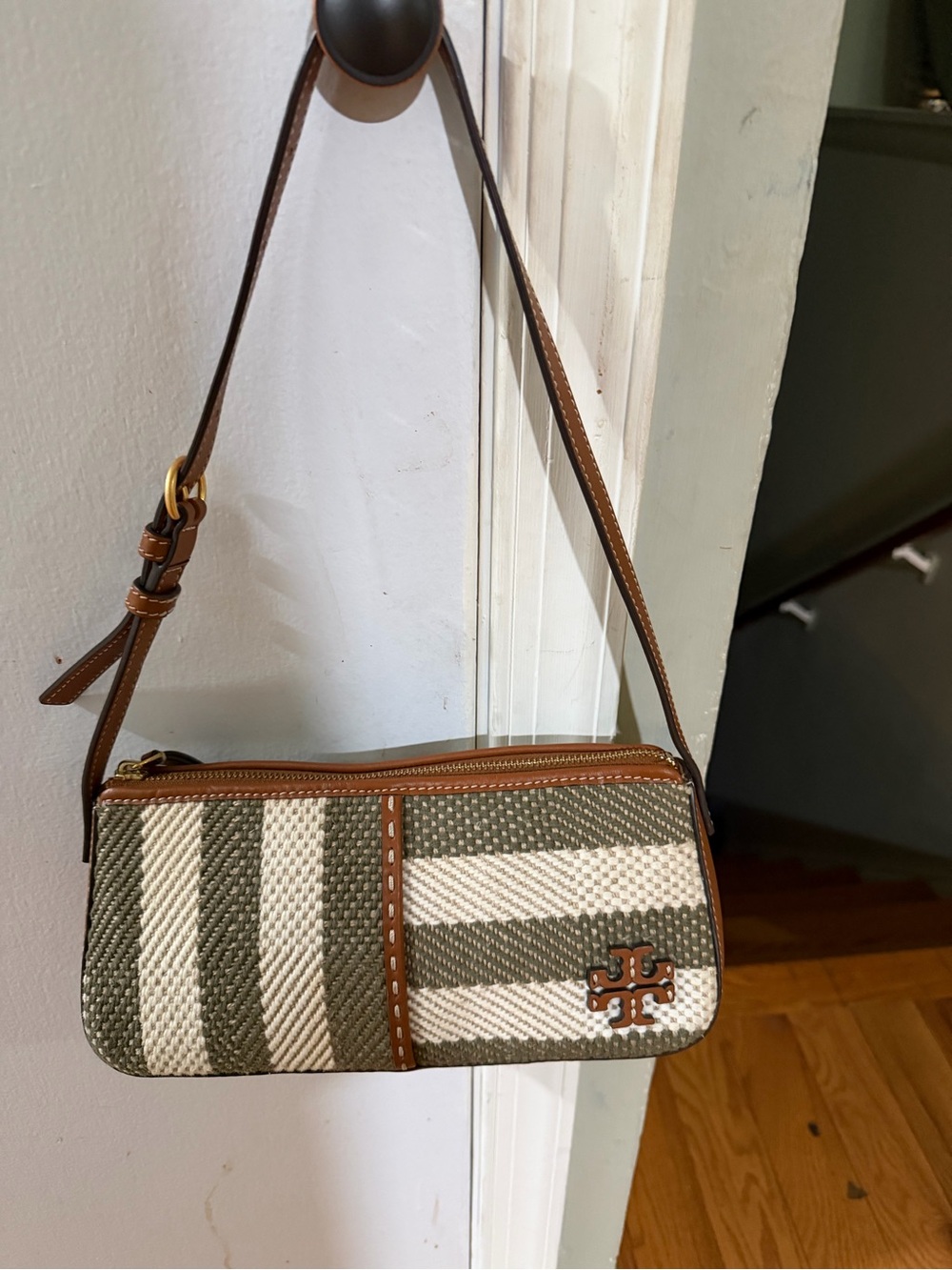 Tory Burch McGraw Stripe Wedge Shoulder Bag using 2 times only in pristine cond - Picture 3 of 16